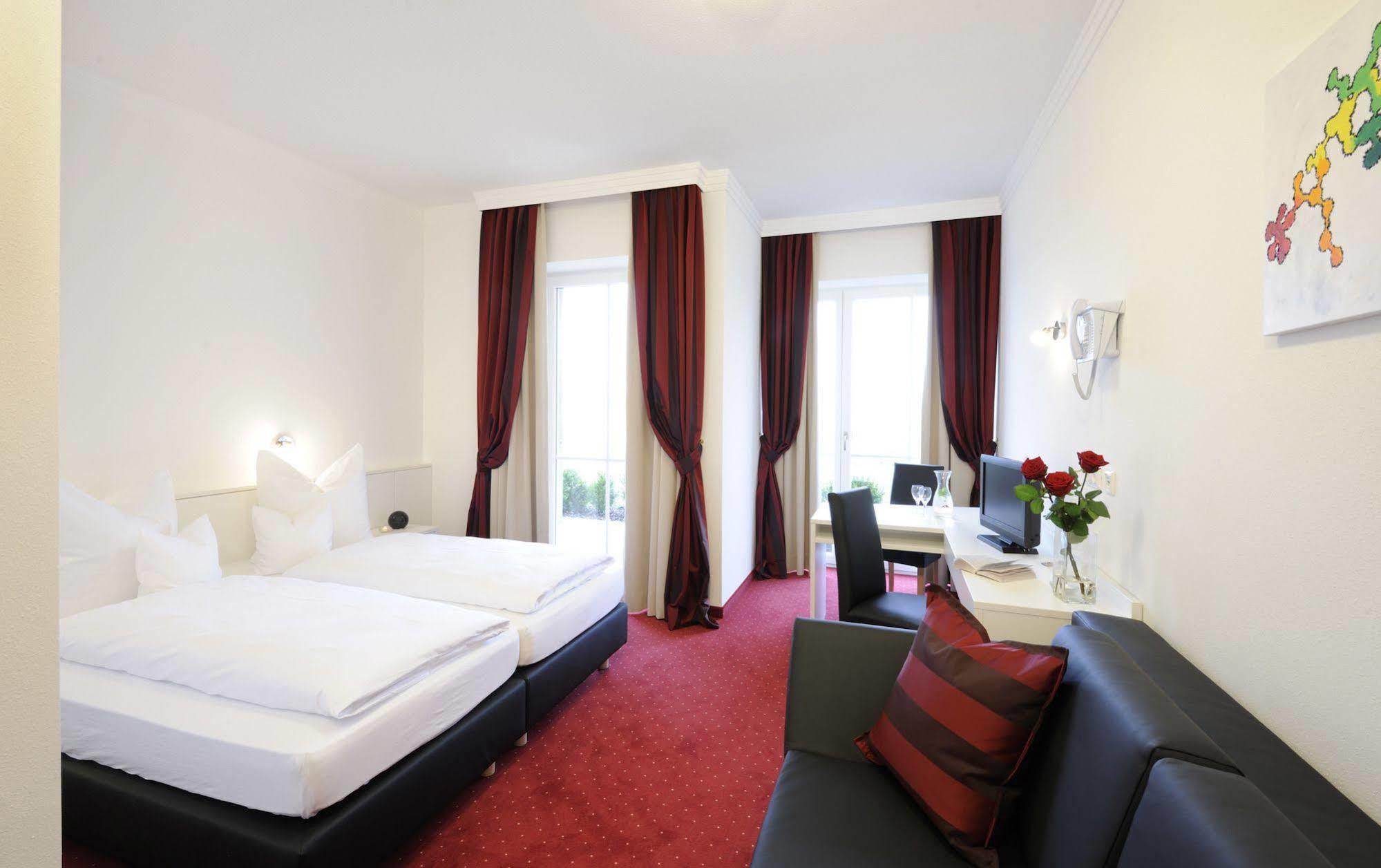 Hotel Inspiration Garni Tittmoning Exteriör bild